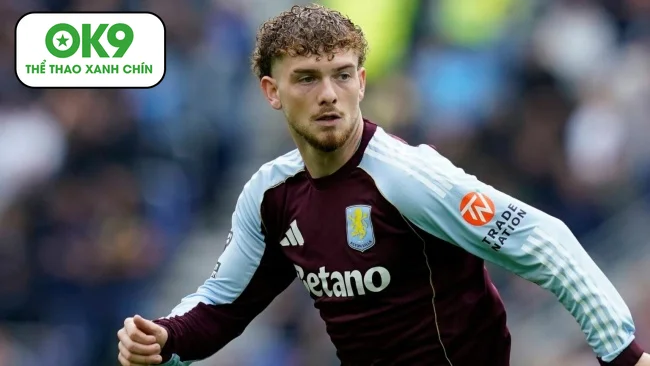 Liverpool cân nhắc gọi lại Harvey Elliott sau giai đoạn ảm đạm tại Aston Villa.
